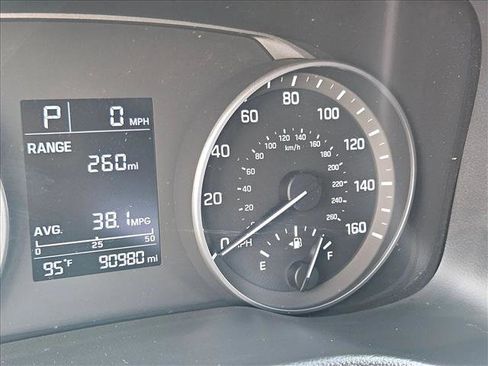 Used 2018 Hyundai Elantra SE image 10