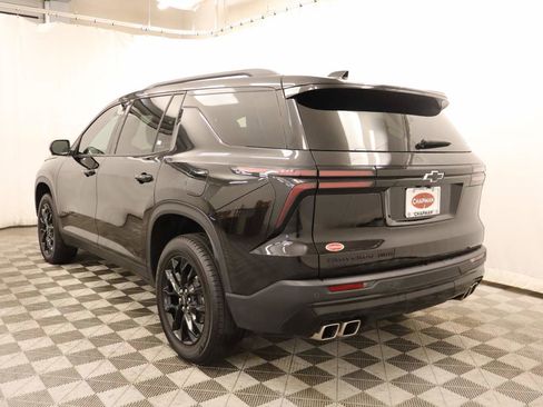 Used 2025 Chevrolet Traverse LT w/ Midnight/Sport Edition image 3