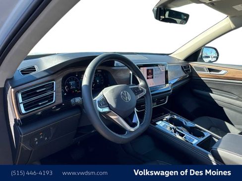 New 2026 Volkswagen Atlas SE image 2
