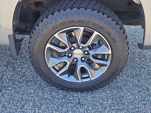 Certified 2023 Chevrolet Silverado 1500 LT AWD/4WD image 8