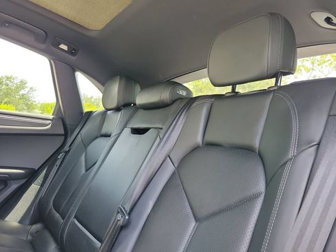 Used 2021 Porsche Macan AWD/4WD image 15