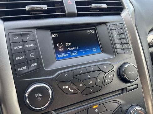 Used 2017 Ford Fusion SE FWD image 16