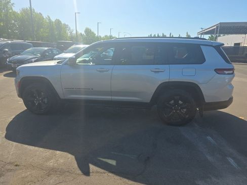 Used 2024 Jeep Grand Cherokee L Limited w/ Luxury Tech Group II AWD/4WD image 2