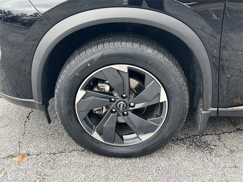 Certified 2024 Nissan Rogue SV image 35