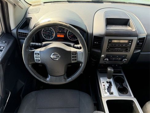 Used 2012 Nissan Titan SV w/ SV Value Truck Pkg image 10