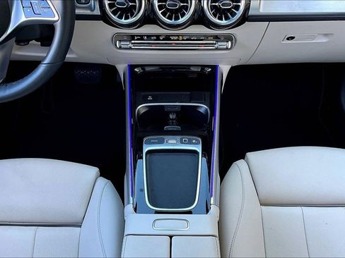 Used 2025 Mercedes-Benz GLB 250 4MATIC image 24