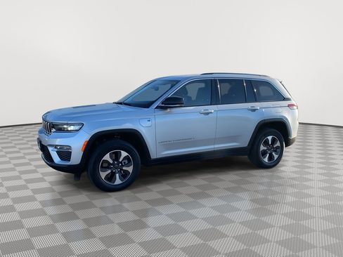 Used 2023 Jeep Grand Cherokee 4WD 4xe image 3