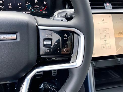 Used 2025 Land Rover Discovery Sport Dynamic SE image 24