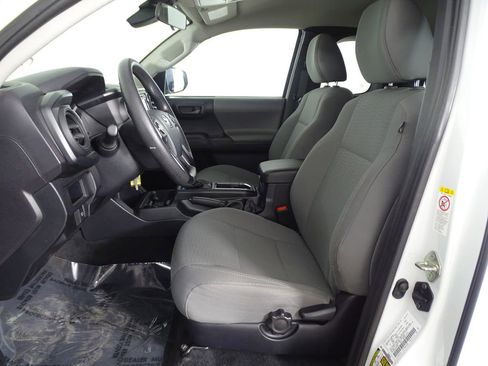 Used 2019 Toyota Tacoma SR w/ SX Package image 10