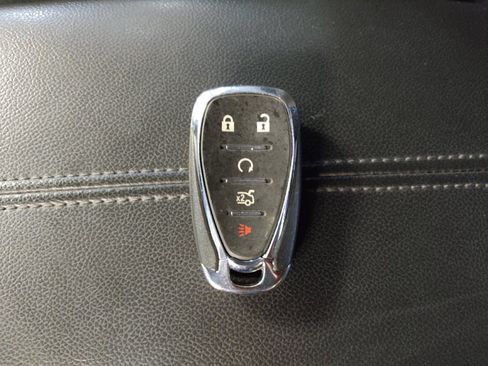 Used 2021 Chevrolet Malibu LT FWD image 32