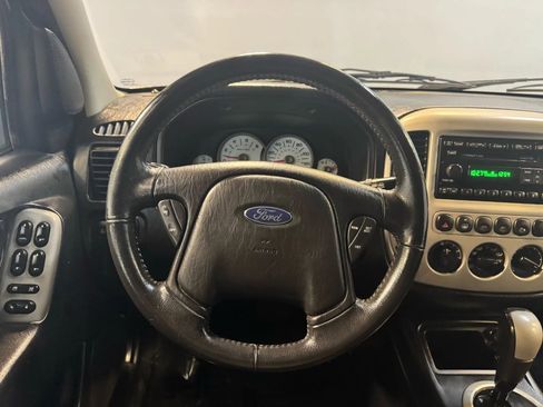 Used 2005 Ford Escape Limited image 12