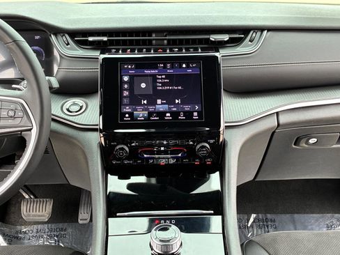 Used 2023 Jeep Grand Cherokee L Laredo image 17