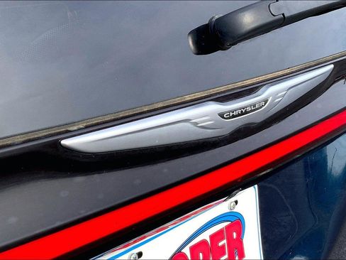 Used 2024 Chrysler Pacifica Touring-L image 28