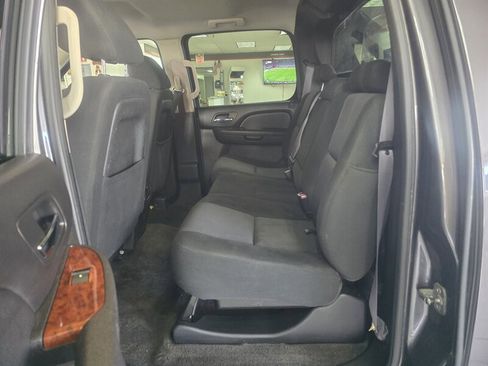 Used 2011 Chevrolet Avalanche LS image 10