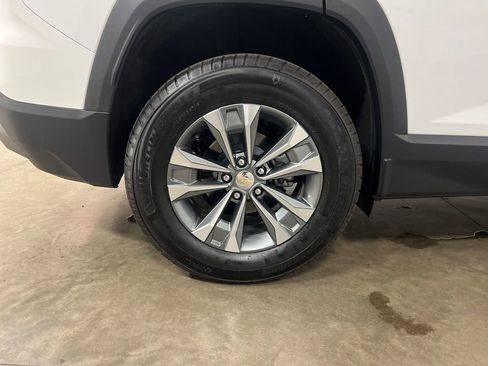 Certified 2025 Chevrolet Equinox LT AWD/4WD image 10