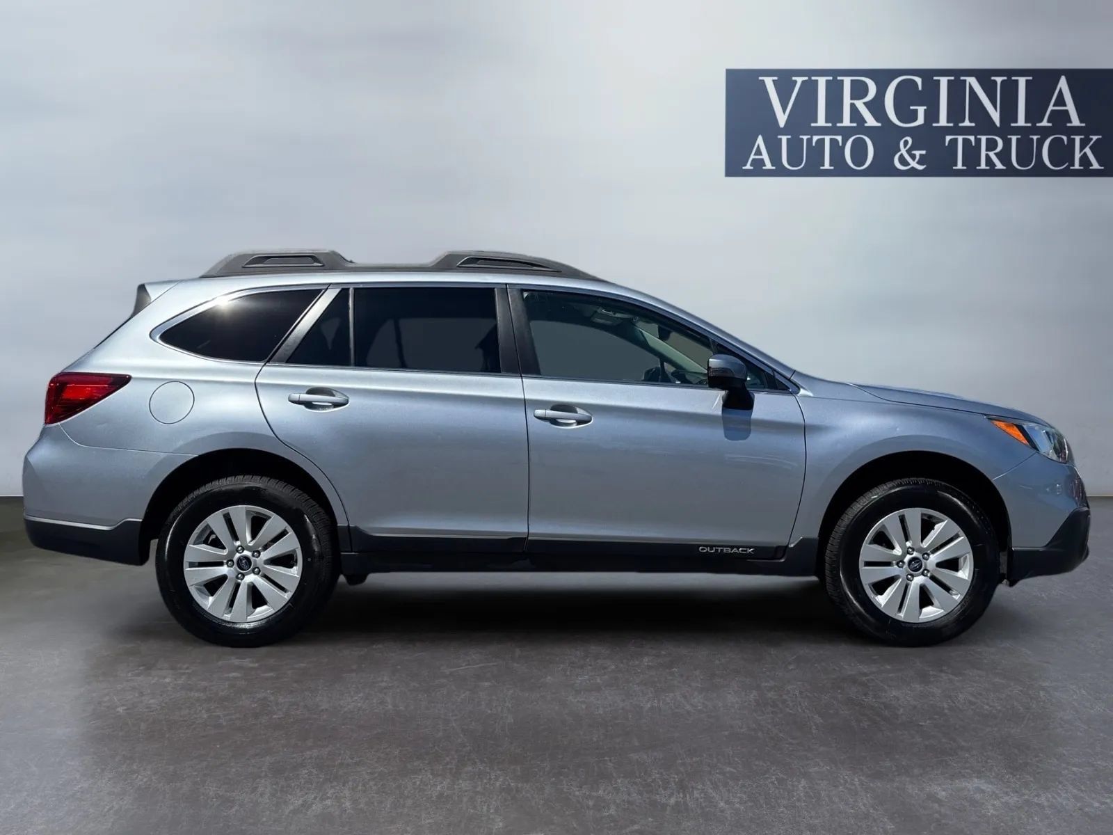 Used 2017 Subaru Outback 2.5i Premium AWD/4WD image 4