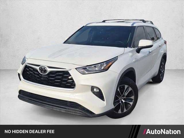 Used 2020 Toyota Highlander XLE FWD image 1