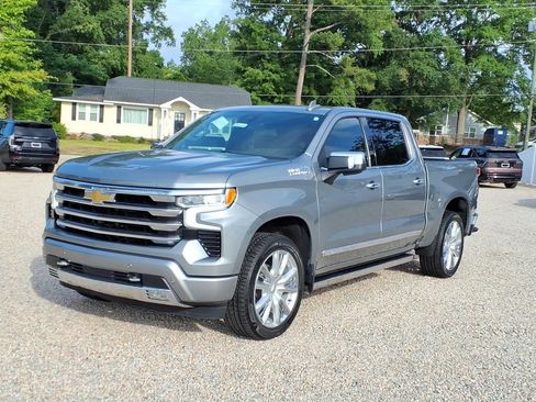 Used 2023 Chevrolet Silverado 1500 High Country w/ High Country Premium Package AWD/4WD image 3