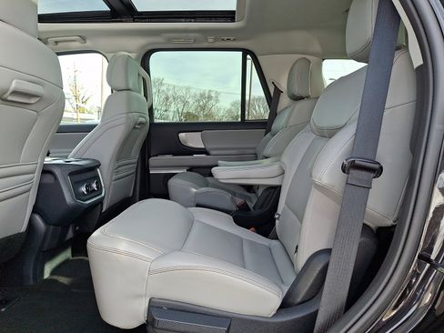 Used 2025 Ford Expedition Active image 10