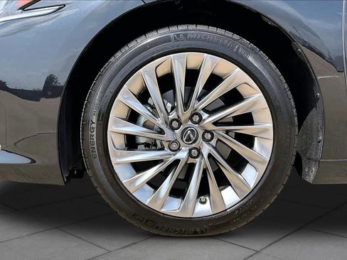 Used 2023 Lexus ES 350 Ultra Luxury w/ Accessory Package (Z2) FWD image 11