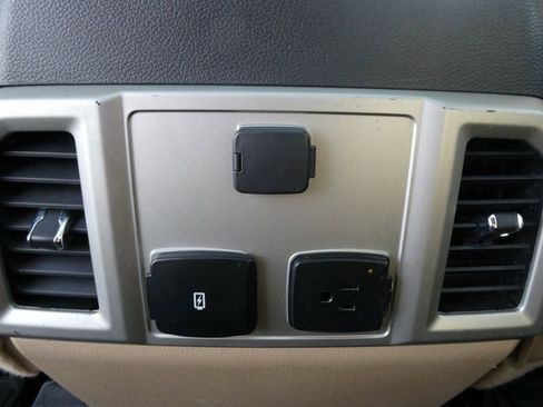 Used 2017 Ford F150 Lariat image 19