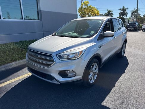 Used 2017 Ford Escape SE image 1