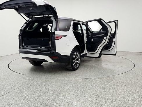 Used 2025 Land Rover Discovery Dynamic SE AWD/4WD image 11