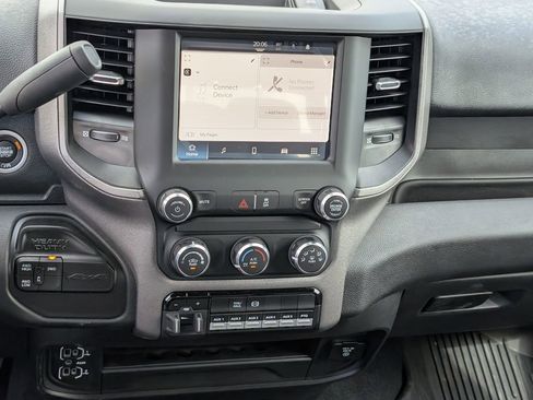Used 2024 RAM 5500 Tradesman w/ Chrome Appearance Group AWD/4WD image 14