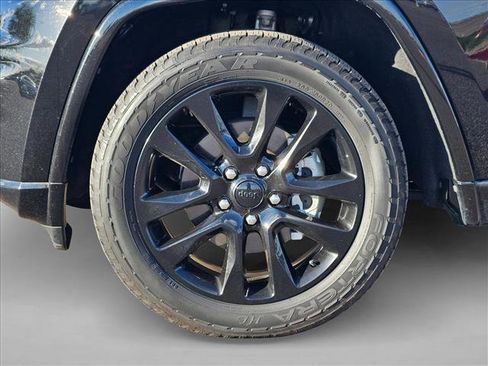 Used 2019 Jeep Grand Cherokee Altitude AWD/4WD image 29