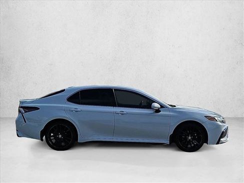Used 2022 Toyota Camry XSE FWD image 4