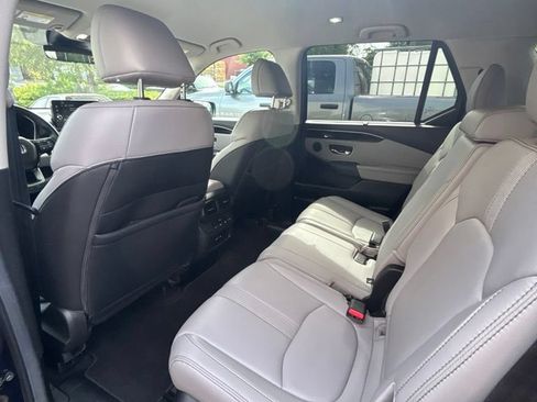 Used 2025 Honda Pilot EX-L image 16