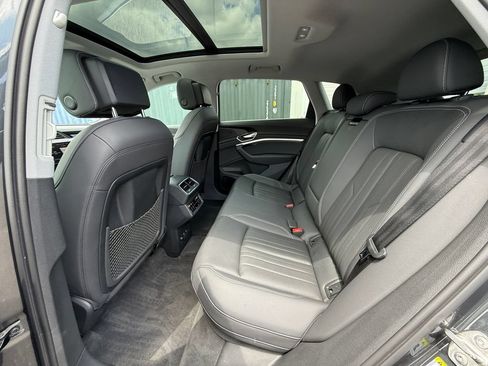 Used 2021 Audi e-tron Premium Plus w/ Premium Plus Package AWD/4WD image 24