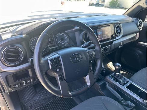 Used 2018 Toyota Tacoma TRD Sport w/ Exterior Package AWD/4WD image 14