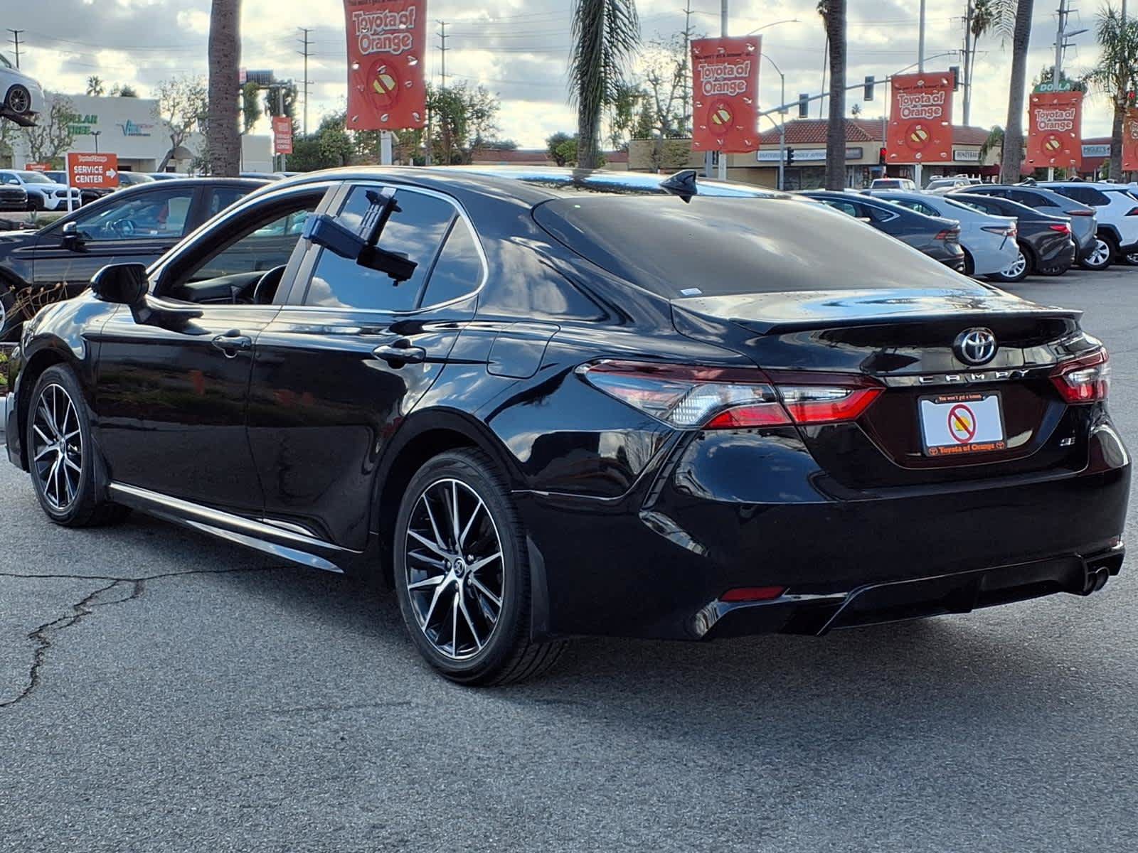 Used 2024 Toyota Camry SE FWD image 4