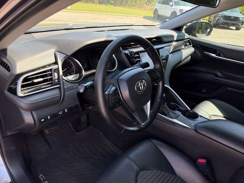 Used 2020 Toyota Camry SE FWD image 16