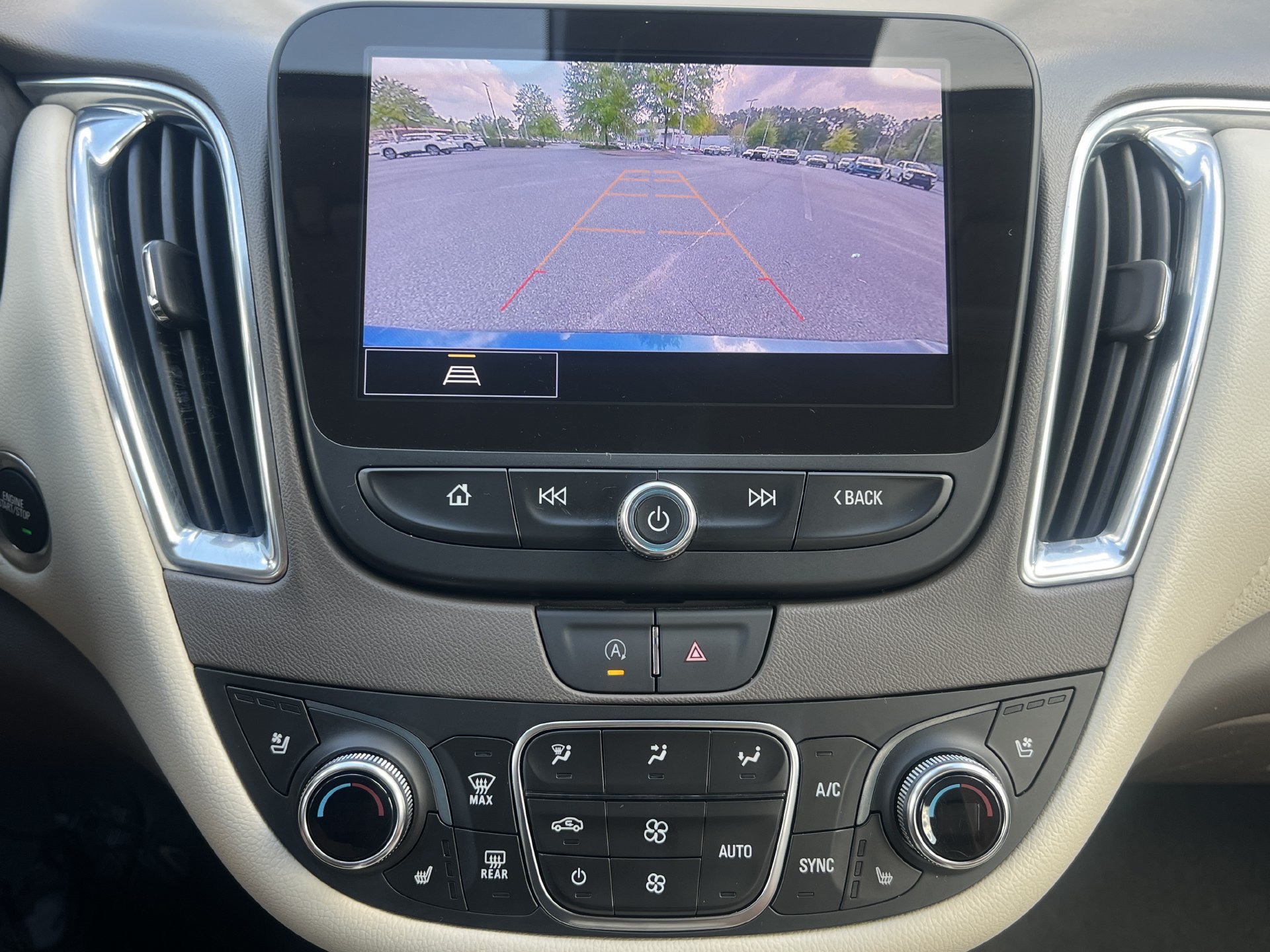 Used 2024 Chevrolet Malibu LT FWD image 5