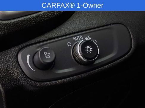 Used 2022 Chevrolet Trax LT w/ LT Convenience Package image 14