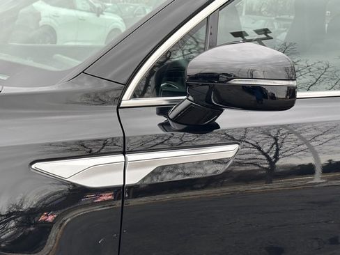 Used 2025 Kia Sorento S image 11