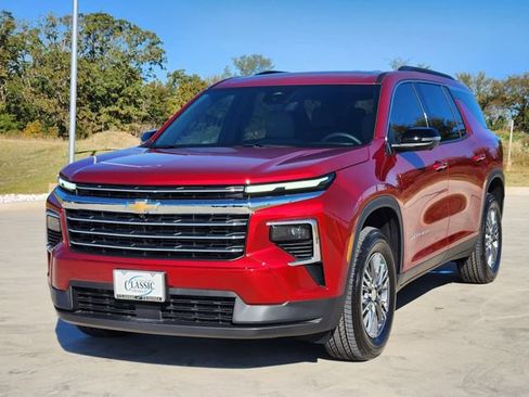 New 2026 Chevrolet Traverse LT w/ Driver Confidence Package FWD image 3