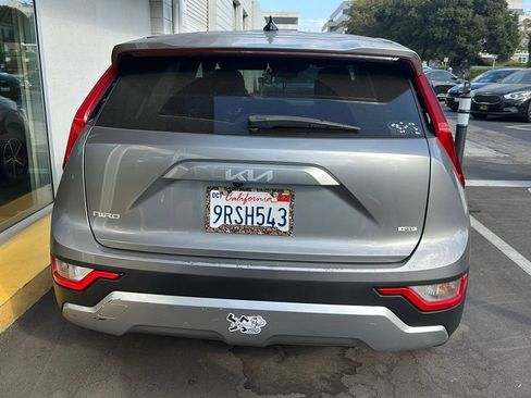 Used 2023 Kia Niro LX FWD image 4