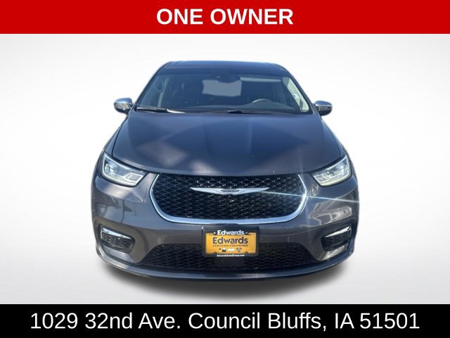 Used 2023 Chrysler Pacifica Limited FWD image 2