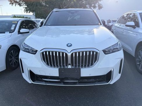 Used 2025 BMW X5 xDrive50e AWD/4WD image 2