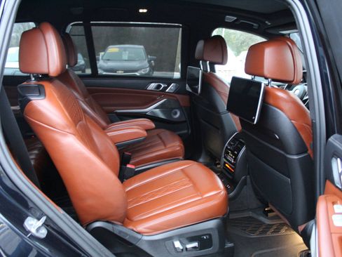 Used 2019 BMW X7 xDrive50i w/ Dynamic Handling Package image 12