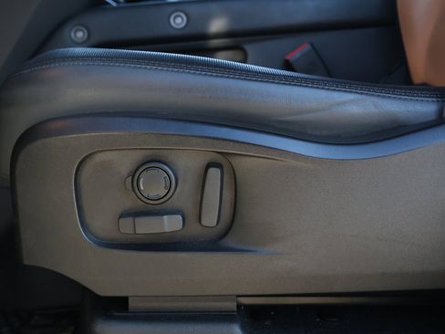 Used 2023 Land Rover Defender 110 X-Dynamic SE image 28