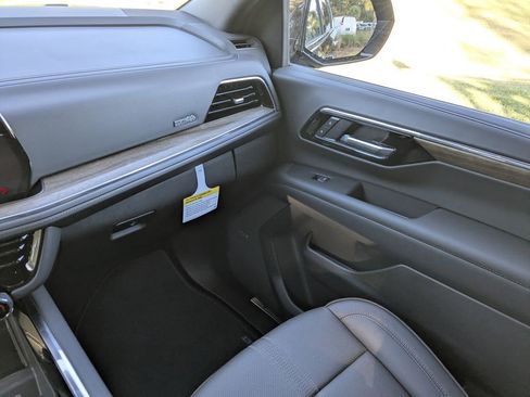 New 2025 Chevrolet Suburban High Country image 16