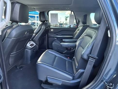 Used 2025 Lincoln Navigator Reserve image 17