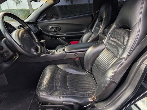 Used 2000 Chevrolet Corvette Base 2dr Coupe w/ Roof Pkg image 15