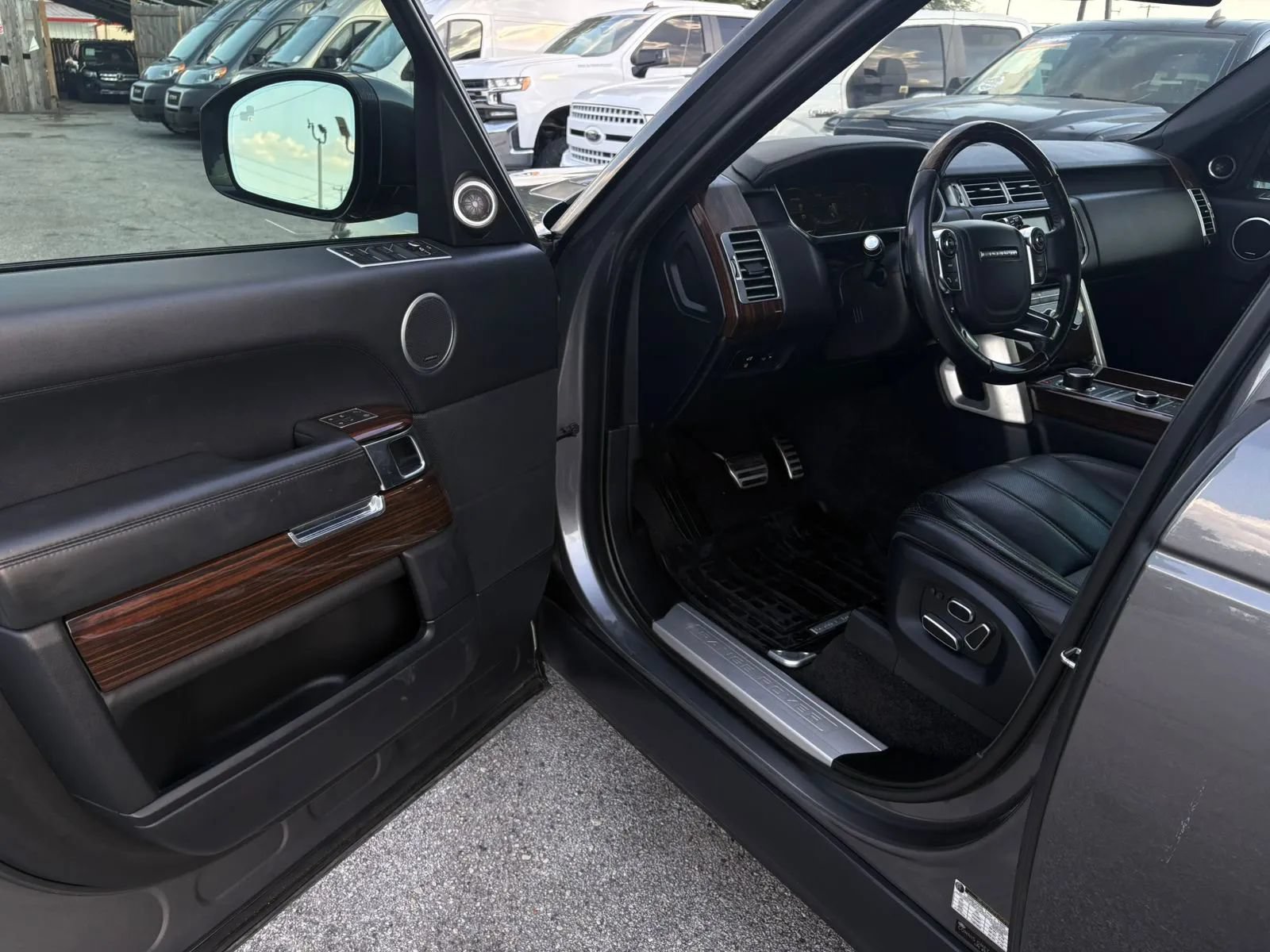 Used 2015 Land Rover Range Rover Supercharged AWD/4WD image 18