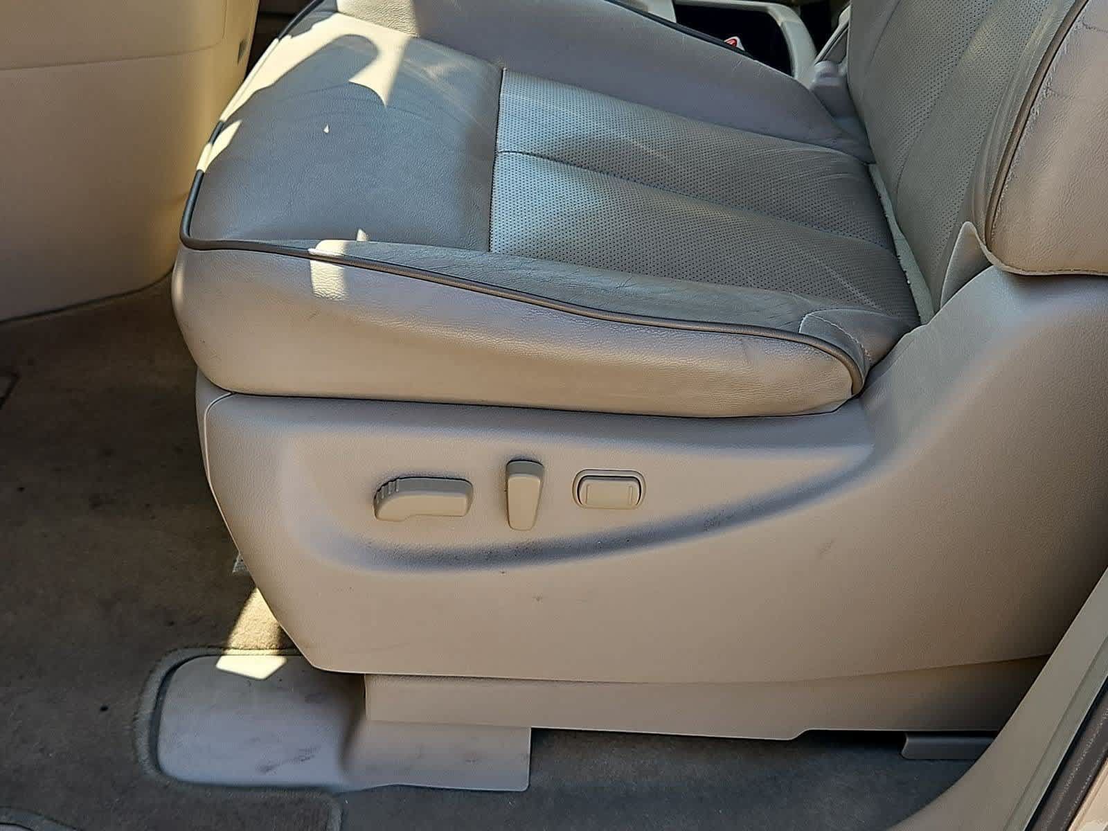 Used 2014 Nissan Quest SV w/ Leather Package FWD image 16