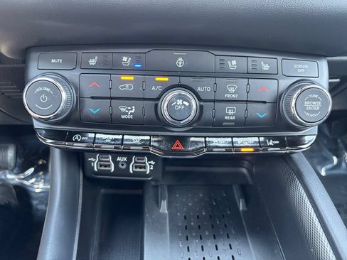 Used 2025 Dodge Durango GT AWD/4WD image 36